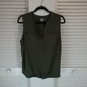 🔷️*Dark Olive Sleeveless Top NWOT